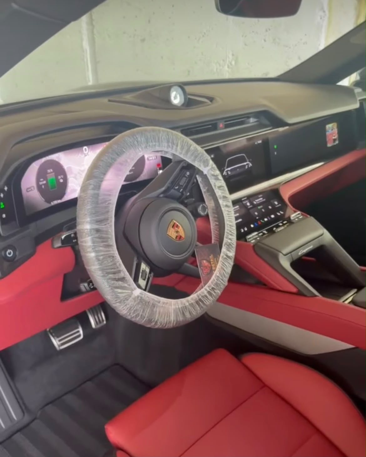 Habitáculo de automóvel preparado para limpeza interior