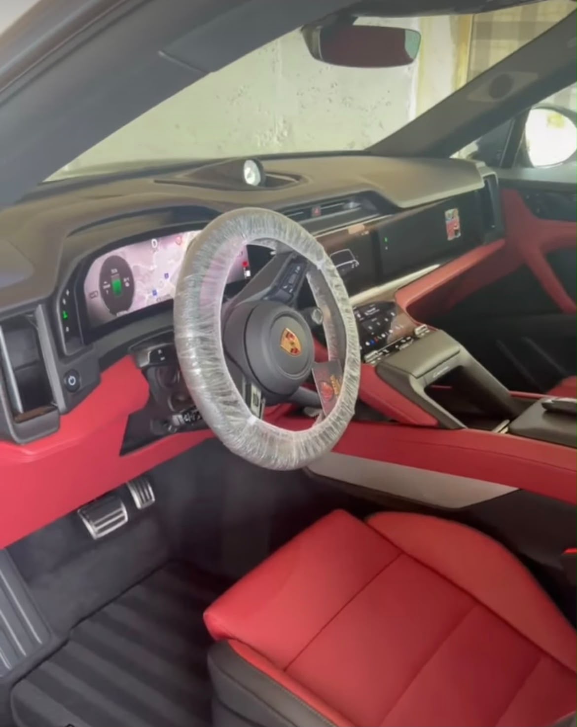 Interior de automóvel em preparação para um serviço de detalhe